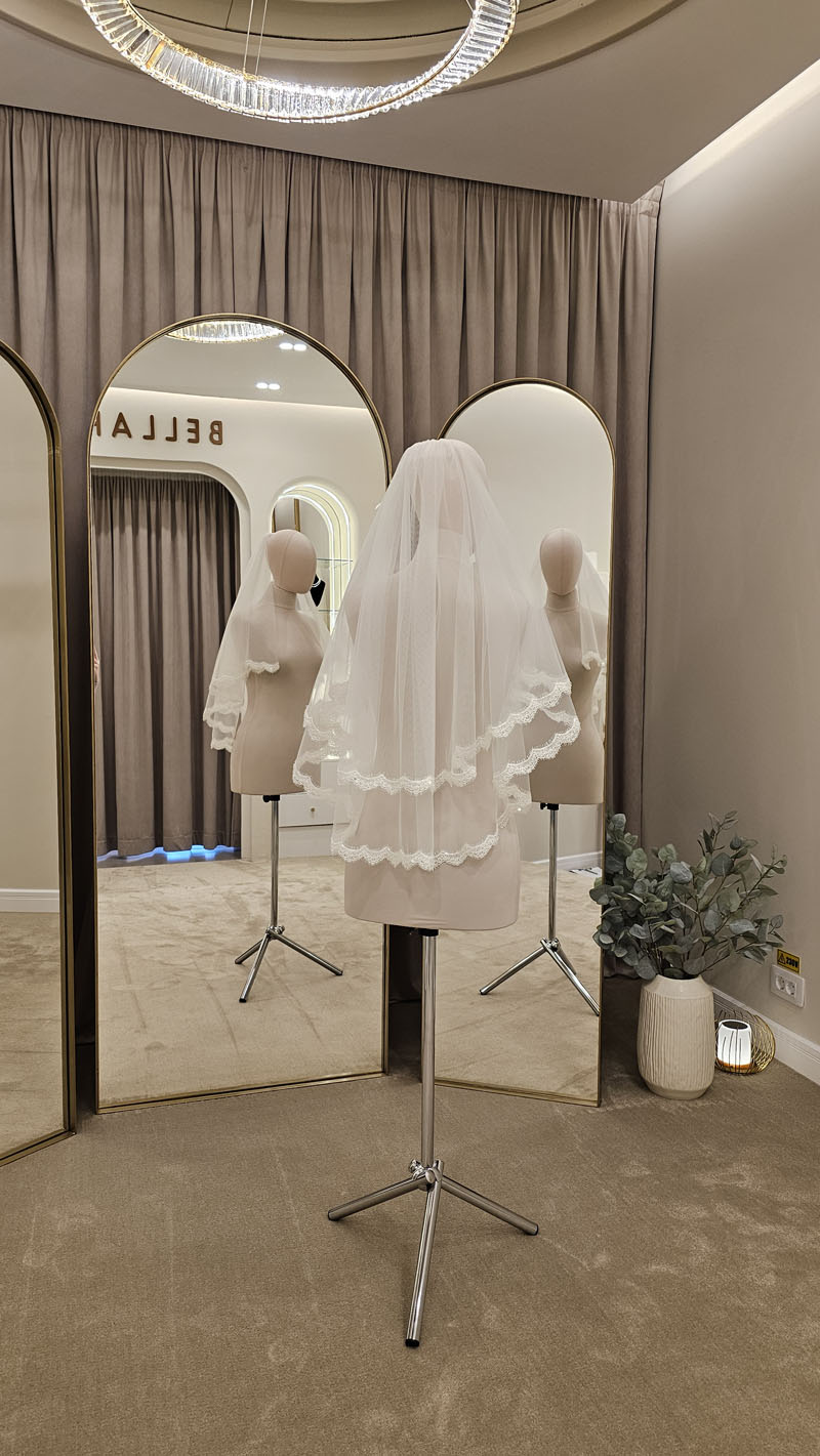 Voal de mireasă scurt ivory, în două straturi, cu dantelă fină și mărgele – 80 cm