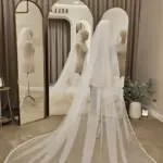 VM-004 · Voal încrețit cu dantelă de 2,5 cm și mărgele – 2,5 m