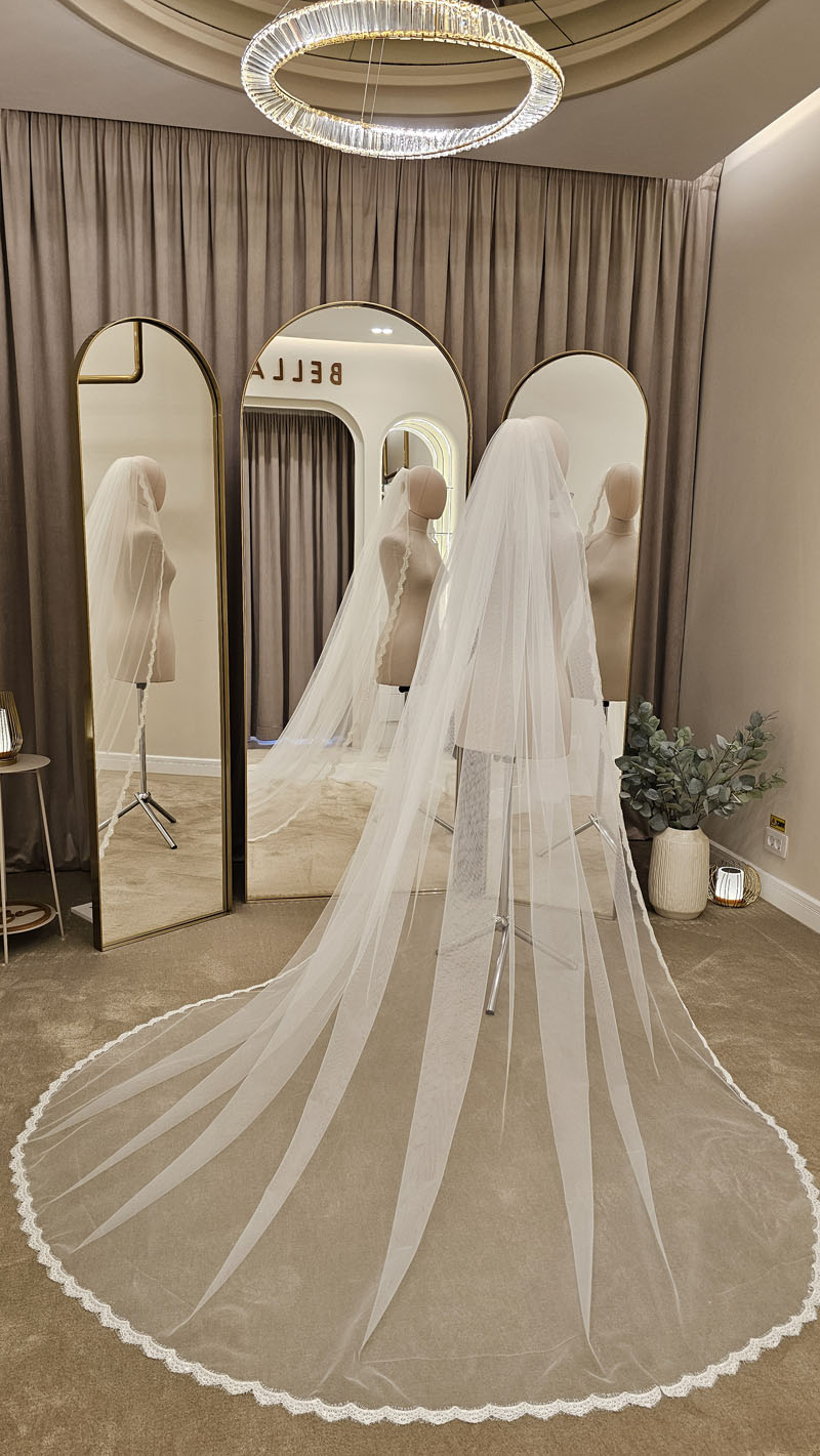 Voal de mireasă lung ivory cu dantelă ingustă și mărgele – 2,5 m