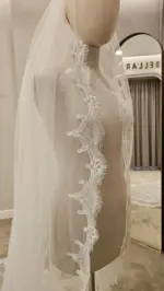 VM-012 · Voal încrețit cu dantelă brodată și paiete – 2,5 m - imagine 3