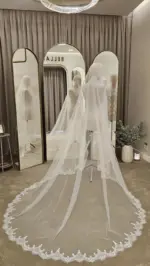 Voal de mireasă lung ivory tip spaniol, cu dantelă brodată și paiete – 2,5 m - imagine 2
