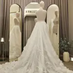 Trenă detașabilă ivory cu aplicații florale și detalii strălucitoare – 2,3 m