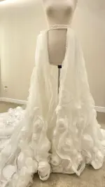 Trenă detașabilă ivory cu aplicații florale și detalii strălucitoare – 2,3 m - imagine 3