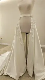 Trenă detașabilă ivory din tafta elastică cu aplicații florale 3D – 1,7 m - imagine 3