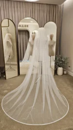 Voal de mireasă lung ivory cu aplicații tip strasuri și dantelă fină, din tiul fin – 2,5 m