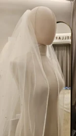 Voal de mireasă lung ivory cu aplicații tip strasuri și dantelă fină, din tiul fin – 2,5 m - imagine 3