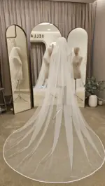 Voal de mireasă lung ivory cu aplicații tip strasuri și dantelă fină, din tiul fin – 2,5 m - imagine 2