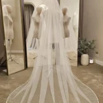 Voal de mireasă lung ivory cu aplicații tip strasuri și dantelă fină, din tiul fin – 2,5 m