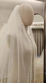 Voal de mireasă lung ivory cu aplicații tip strasuri și dantelă fină, din tiul fin – 2,5 m - imagine 3
