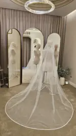 Voal de mireasă lung ivory tip spaniol cu aplicații de mărgele și dantelă fină – 2,5 m - imagine 2