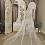 Voal de mireasă lung ivory tip spaniol cu aplicații de mărgele și dantelă fină – 2,5 m