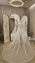 Voal de mireasă ivory tip spaniol cu margine decorată cu perle și aplicații fine – 2,6 m - imagine 2
