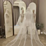 Voal de mireasă ivory tip spaniol cu margine decorată cu perle și aplicații fine – 2,6 m