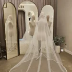 Voal de mireasă ivory tip spaniol cu margine decorată cu perle și aplicații fine – 2,6 m