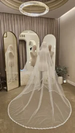 Voal de mireasă ivory tip spaniol cu margine decorată cu perle și aplicații fine – 2,6 m
