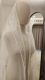 Voal de mireasă ivory tip spaniol cu margine fină, perle și cristale – 2,6 m - imagine 3