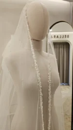 Voal de mireasă ivory tip spaniol cu dantelă brodată, perle și cristale fine – 2,6 m - imagine 3