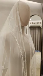 Voal de mireasă ivory tip spaniol cu dantelă brodată, perle și cristale – 2,6 m - imagine 3