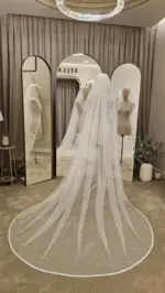 Voal de mireasă lung ivory din tiul cu sclipici și dantelă brodată, încrețit pe pieptene – 2,5 m