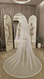 Voal de mireasă lung ivory din tiul cu sclipici și dantelă brodată, încrețit pe pieptene – 2,5 m - imagine 2