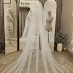 Voal de mireasă lung ivory din tiul cu sclipici și dantelă brodată, încrețit pe pieptene – 2,5 m
