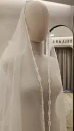Voal de mireasă lung ivory din tiul cu sclipici și dantelă brodată, tip spaniol – 2,5 m - imagine 3