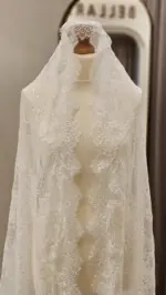 Voal de mireasă lung ivory realizat integral din dantelă și paiete discrete – 2,5 m - imagine 3