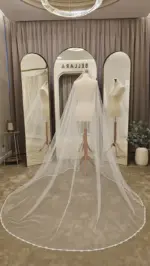 Voal de mireasă lung ivory cu aplicații delicate din cristale și perle – 2,6 m