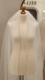 Voal de mireasă lung ivory cu bordură din paiete și mărgele – 2,5 m - imagine 3