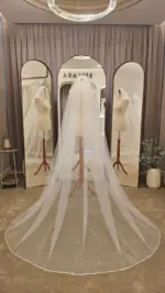 Voal de mireasă lung ivory din tiul fin cu sclipici și bordură cu paiete și mărgele – 2,5 m