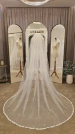 Voal de mireasă lung ivory din tiul fin cu sclipici și bordură florală brodată – 2,5 m