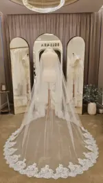 Voal de mireasă lung, ivory, tip spaniol, cu dantelă florală cusută – 2,5 m
