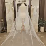 Voal de mireasă lung ivory cu bordură brodată decorată cu perle – 2,5 m