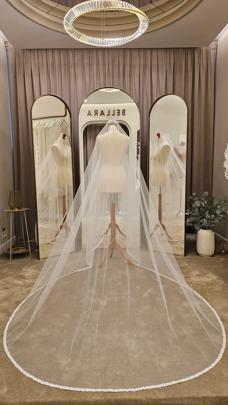 Voal de mireasă spaniol ivory cu bordură cusută cu perle – 2,5 m